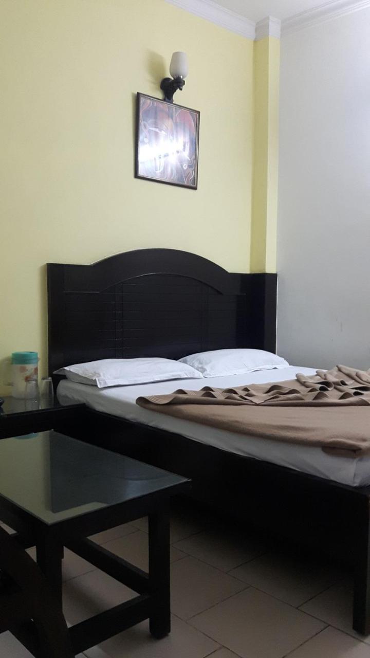 Hotel Shreeram Deluxe Nuova Delhi Esterno foto