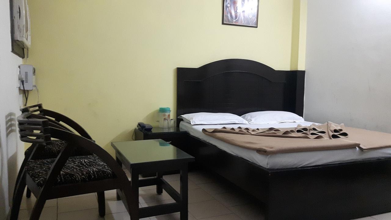 Hotel Shreeram Deluxe Nuova Delhi Esterno foto