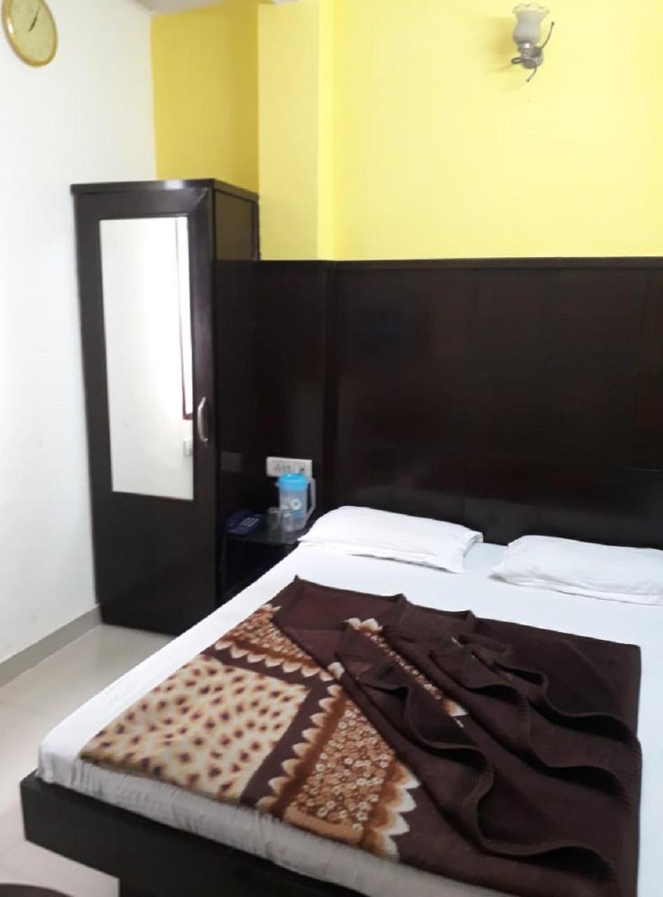Hotel Shreeram Deluxe Nuova Delhi Esterno foto
