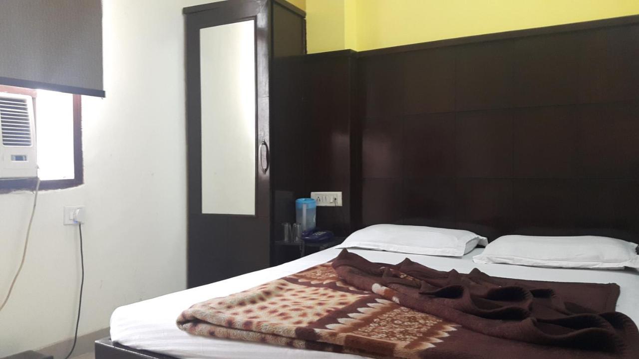 Hotel Shreeram Deluxe Nuova Delhi Esterno foto