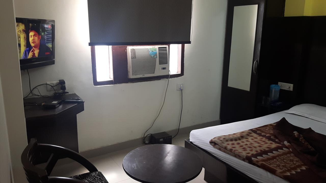 Hotel Shreeram Deluxe Nuova Delhi Esterno foto