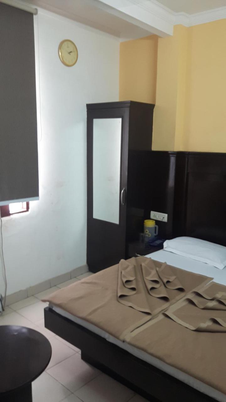 Hotel Shreeram Deluxe Nuova Delhi Esterno foto